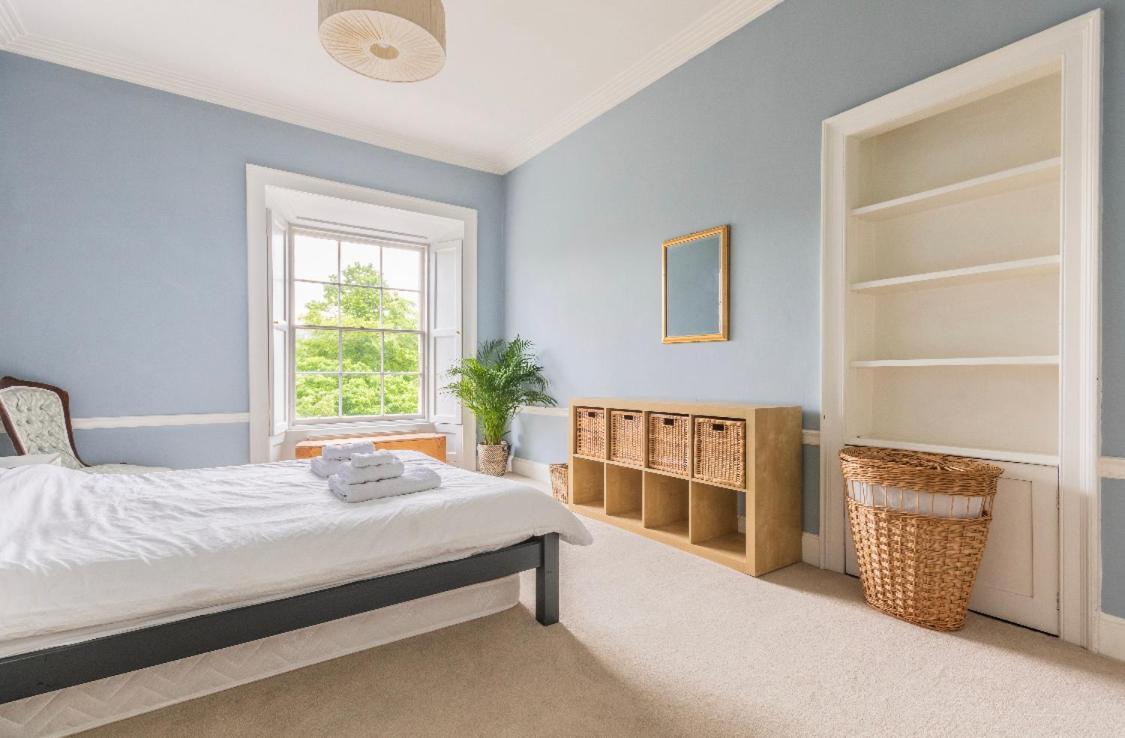 New Town Apartment With Castle View Edinburgh Buitenkant foto